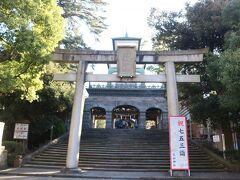 尾山神社　神門
こちらの階段をあがります。