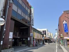 駅から徒歩10分、本日のお宿「こんぴら温泉湯元八千代」に到着。
ここは、4トラのどなたかの旅行記で見てよさそうだったので決めました(*^^*)