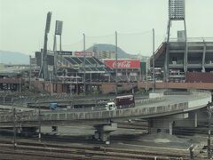 岡山過ぎたらほとんど乗客がいなくなって、乗ってる車両は4～5人程度やったんで、A席まで移動してマツダスタジアムも撮れた！