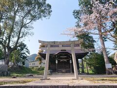 八坂神社敷地内にある築山神社
周りはまだ桜見頃でした&#128079;
大内義隆また所縁ある方を祀り、東照宮の側面もあり徳川家康も祀ってます
