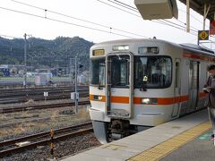 米原で乗り換え。

米原発7:07。
特別快速浜松行き。
浜松まで２時間40分(´・ω・｀)