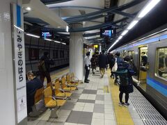 仙台駅から２駅、宮城野原駅。
電車に乗っていた半分以上が野球観戦客だった。