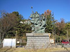 帰る前に北条早雲公にご挨拶、この銅像は小田原駅の小田原城とは反対の西口駅前にあります。