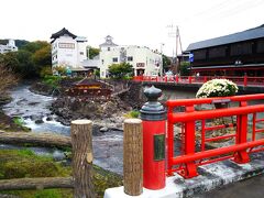 修善寺エリアヘ移動。
修善寺温泉街の桂川に架かる５つの橋は恋愛成就のパワースポットと言われているようです。それぞれの橋にも趣があり、桂川沿いの温泉街風情も雰囲気が良く、のんびり散策出来ました。
