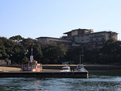 仙酔島
天皇陛下がお泊りになられたという所は、以前の「ニュー錦水国際ホテル」から名称が変更されているようです・・
