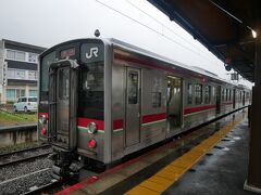 琴平駅から約20分、12:36に丸亀駅到着。
相変わらずの雨。

この旅行記は↓
https://4travel.jp/travelogue/11747840
の続き。