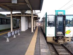 小牛田から僅か１７分で２度目の乗換駅・前谷地に到着。４両編成の女川行きから１両の柳津行きに乗り換え。