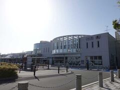 東海道新幹線の新富士駅西側を走ります。