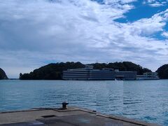 勝浦漁港から見えた以前宿泊したことのあるホテル