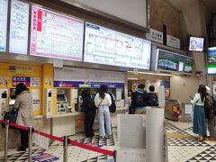 8:35
無事に近鉄名古屋駅到着
ここで彼とはしばしのお別れ
ここからはひとり旅(*>ω<)qｸﾞｯ

近鉄特急に乗りたいのだけど、チケット売り場窓口が混んでる...
間に合うかドキドキだけど（汗
（発車まであと15分）