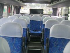 内子バス停を出発し、伊予鉄バスにて県都の松山を目指すところから本旅行記は始まります。

一日三本しかない路線バス。内子で乗車時点で他にお客さんは皆無でした…(-_-;)。

この路線もそのうちなくなってしまうのかな…(;´Д｀)。