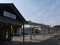 田原本駅はちょっと変わった駅で、目の前に近鉄・田原本線の西田原本駅があります。
駅名は異なりますが、実質乗換可能な１つの駅。

