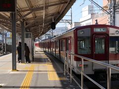 近鉄王寺駅からは近鉄生駒線に乗り換えます。
ここもワンマン運転の電車です。

同じく信貴山に行く人でしょうか、こちらの電車はとても混雑していました。