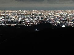 夕食後は神戸の夜景を六甲山から。
１００万ドルの夜景と呼ばれるのが解ります。
広範囲に渡り、綺麗な夜景を見ることができました。