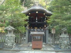 白旗神社です。私が行ったときは他に2人いる程度でした。