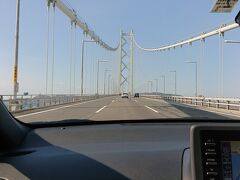 朝食後は淡路島へ出発です。
明石海峡大橋。
大きな橋です。