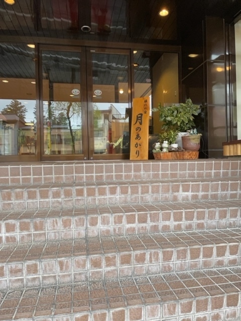 飛騨川支流沿いの下呂ロイヤルホテル雅亭の離れに「月のあかり」はあります。