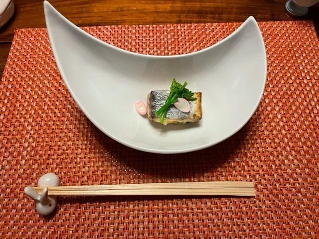 月のモチーフの器が面白くてパチリ。<br /><br />後の食事は撮ってませんが、美味しく頂きました。