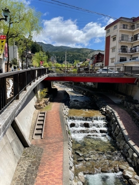 散策せずに部屋でまったりしてました。<br /><br />雅亭の売店では、カードが使えず、現金のみ扱いでした。運営母体がホテル側と違うのかもしれませんね。　そういうこともあるかもです。<br />貸切や大浴場もあるのですが、部屋に露天風呂付は、やはりいいですね。風を感じながら、露天風呂に入ってまったりするのは、最高です。