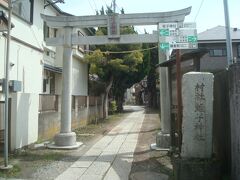 日蓮上人辻説法跡から2分程歩き、蛭子神社へ到着です。
鳥居を見落として通り過ぎそうになりました。