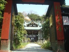 妙本寺総門から3分程で常栄寺に到着。無料で入れました。
ここに住む老婆が日蓮にぼたもちを差し上げたことがぼたもち寺の由来とのことです。