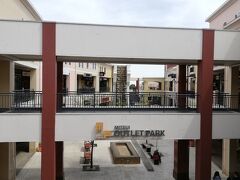 南大沢のアウトレットも行く機会はそうそう無いので寄りました。
NIKEとadidasを覗きましたが収穫はありませんでした。