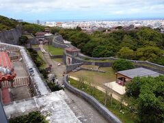 首里城へ移動