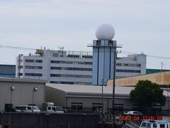 羽田空港の管制塔も近いわ。