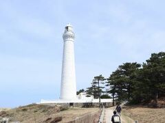 日御碕灯台
地面から灯台の塔頂までの高さは43.65mだそうです。日本一の高さ。世界各国の歴史的重要灯台１００選に選定されているそうです。