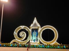 パタヤビーチは電飾されていて綺麗でした。
これは国王が就任してから何周だかの年記念です。