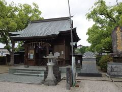 竿恵美須の向かいには、楠神社が。
本殿には、1662年作の現存する最古の楠木正成像が。
最期まで後醍醐天皇に尽くした忠臣にあやかって、
幕末には、大隈重信らが境内で尊王討幕運動を決起しました。
