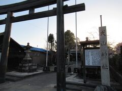 観光案内所の隣には犬山神社がありました。もう夕暮れで、ホテルの方の近くのお店まで行って夕食です