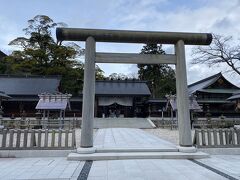 ケーブルカー乗り場に行く途中にある元伊勢籠神社でお参り
天照大神と豊受大神を伊勢に還す前にここに祀っていたことから元伊勢と名が付いたそうです。