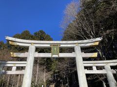 立派な鳥居。
珍しい鳥居なので写真を撮る人が多い。
