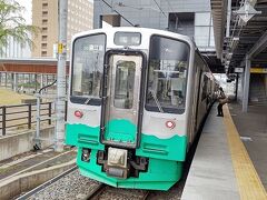 当初乗る予定だった、上越妙高駅10:19発の直江津駅行き普通電車です。