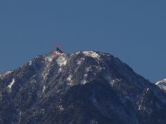 鳳凰山地蔵岳(2,764m)をズーム！
赤枠は地蔵岳頂上にある岩峰'オベリスク'です。