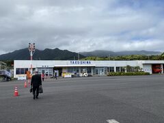 屋久島空港

のどかな風景で

なんだか心が和みます