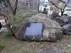 竹久夢二の碑。

「まてどくらせど 来ぬひとを 宵待草のやるせなさ」
と書かれています。