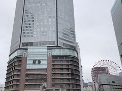 けっきょく梅田まで歩いて来た(^_^;)
阪急梅田本店も超高層ビルになった！