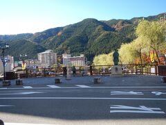 下呂温泉を9:30頃に出発しました。
写真は「白鷺橋」です。