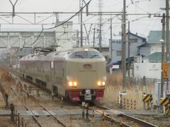 2022.03.26　姫路ゆき普通列車車内
庭瀬で「サンライズ出雲」と一瞬のすれ違い。