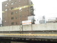 2022.03.26　豊橋ゆき新快速列車車内
三河安城を通過。民鉄競合区間なので潔さがすばらしい。うちの島では快速を筑後船小屋に止めてどうしても新幹線に乗り換えさせないと気が済まないらしいのだが、西鉄特急など眼中にないのだろう。