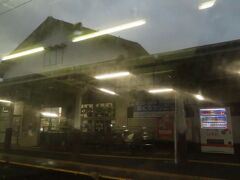 2022.03.26　上諏訪ゆき普通列車車内
台湾の花連近くにも同じ駅がある新城。日中は当駅まで３０分ヘッド。
