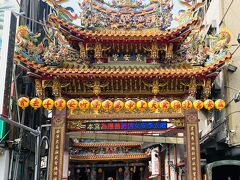 嘉義城隍廟で偶然、台湾伝統祭典文化に多大に貢献している友人に出くわした。その友人に勧められて行ったのが嘉義過溝仔震安宮。