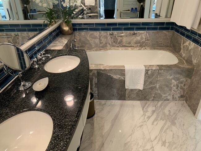 シックで少しレトロな感じですが<br />隅々までお掃除されてて気持ち良く使えました。