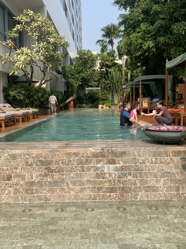 さぁ、プールよ！<br />こちらは子供やファミリー用の浅いプールです。