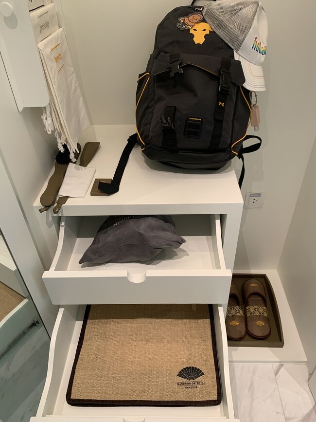 クローゼットの中に麻のバック<br />これプール用のバックなんです！オシャレ☆<br />