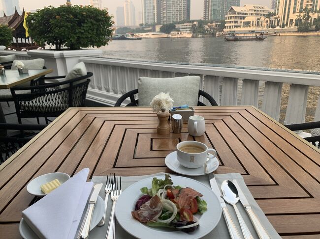 お上品にサラダ