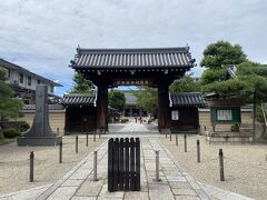 続いて歩いてすぐの壬生寺へ。