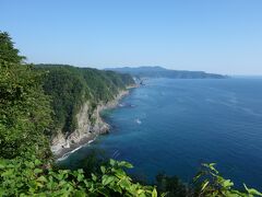 マリンブルーの美しさが印象的な絶景